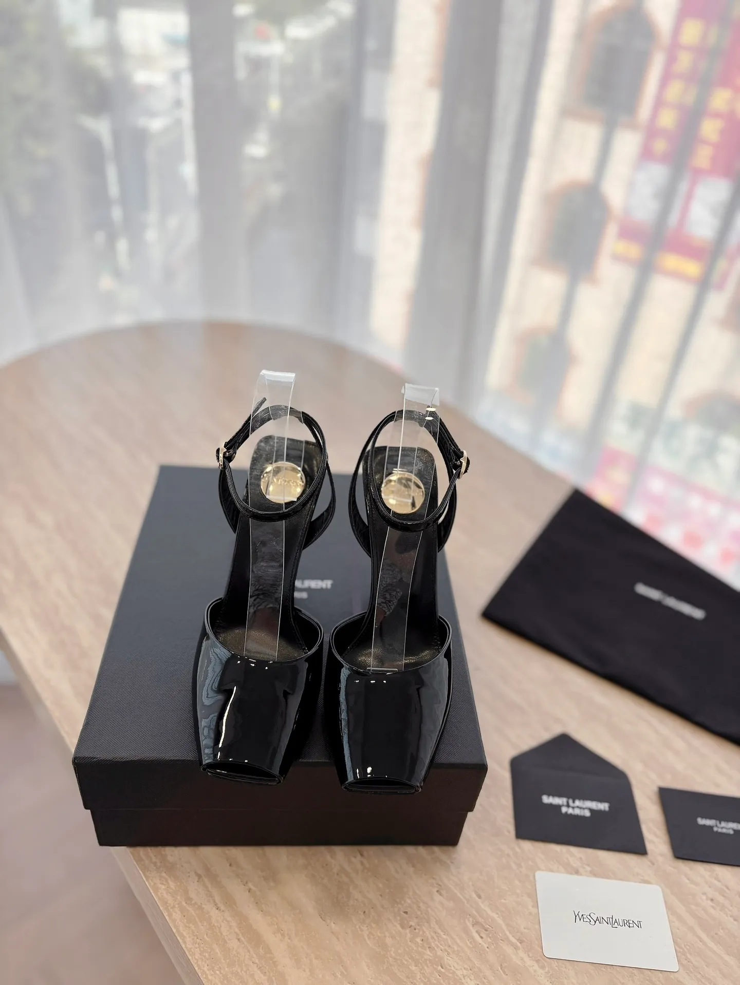 👟👟Ex-factory price 600👟👟 High version "SAINT LAUREN*" Saint Laurent ysl 25ss/new spring and summer catwalk style large rhinestone high-heeled shoes and sandals. Only YSL understands women's hearts best and does not accept refutation. It is a super invincible feminine artifact and a must-have for women (z-product full-body customization, own molded hardware accessories, perfect consistency). Compare the differences between pictures and goods on the market. ✔Upper: Customized imported silk ✔Lining: Imported 🐑Sheep leather ✔Sole: Imported genuine leather outsole ✔Heel height: 10.5cm ✔Number of yards: 35-39 (40 can be customized and non-returnable) (Full set of packaging)